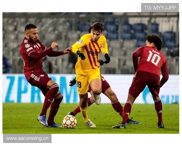 巴萨重建方向看似明确，实则阵容与战术混乱加剧，问题已逐步反映在成绩上