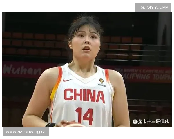 李月汝训练间隙居然带了保姆，谁家的篮球明星天天这么奢侈？