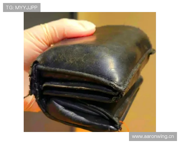 贝林厄姆赛场外钱包鼓成什么样了？感觉他生活比演唱会还奢华！